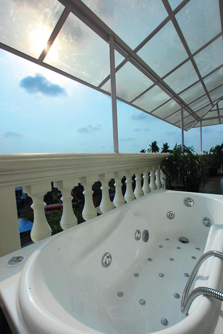 Hotel Le Maritime Kochi Exterior foto